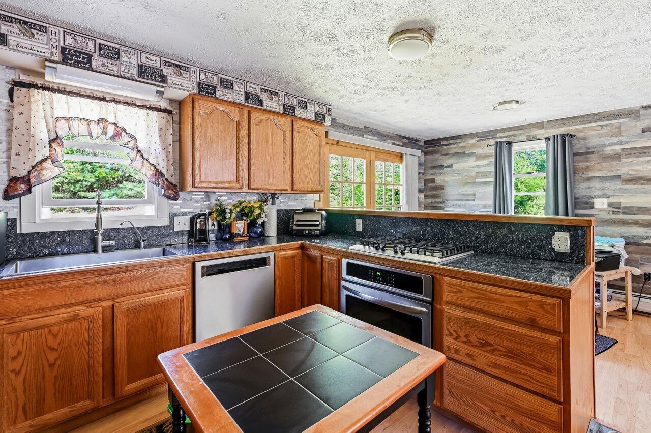 251 Valley Road North Berwick, ME 03906 - Photo 4 of 20 018-251ValleyRoad-NorthBerwick-ME-03906-