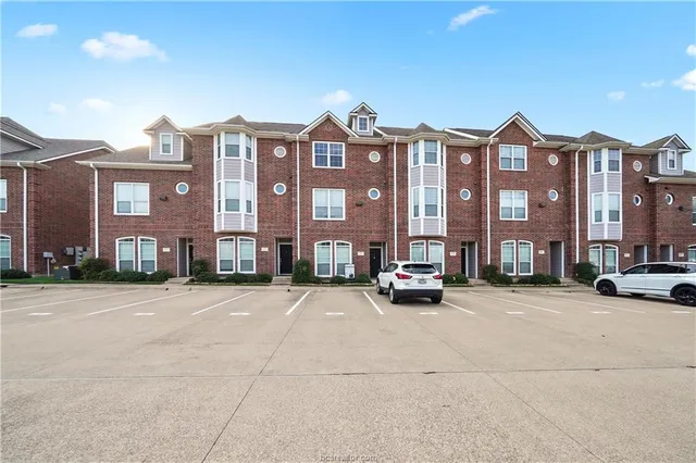 a view of multiple houses with a street