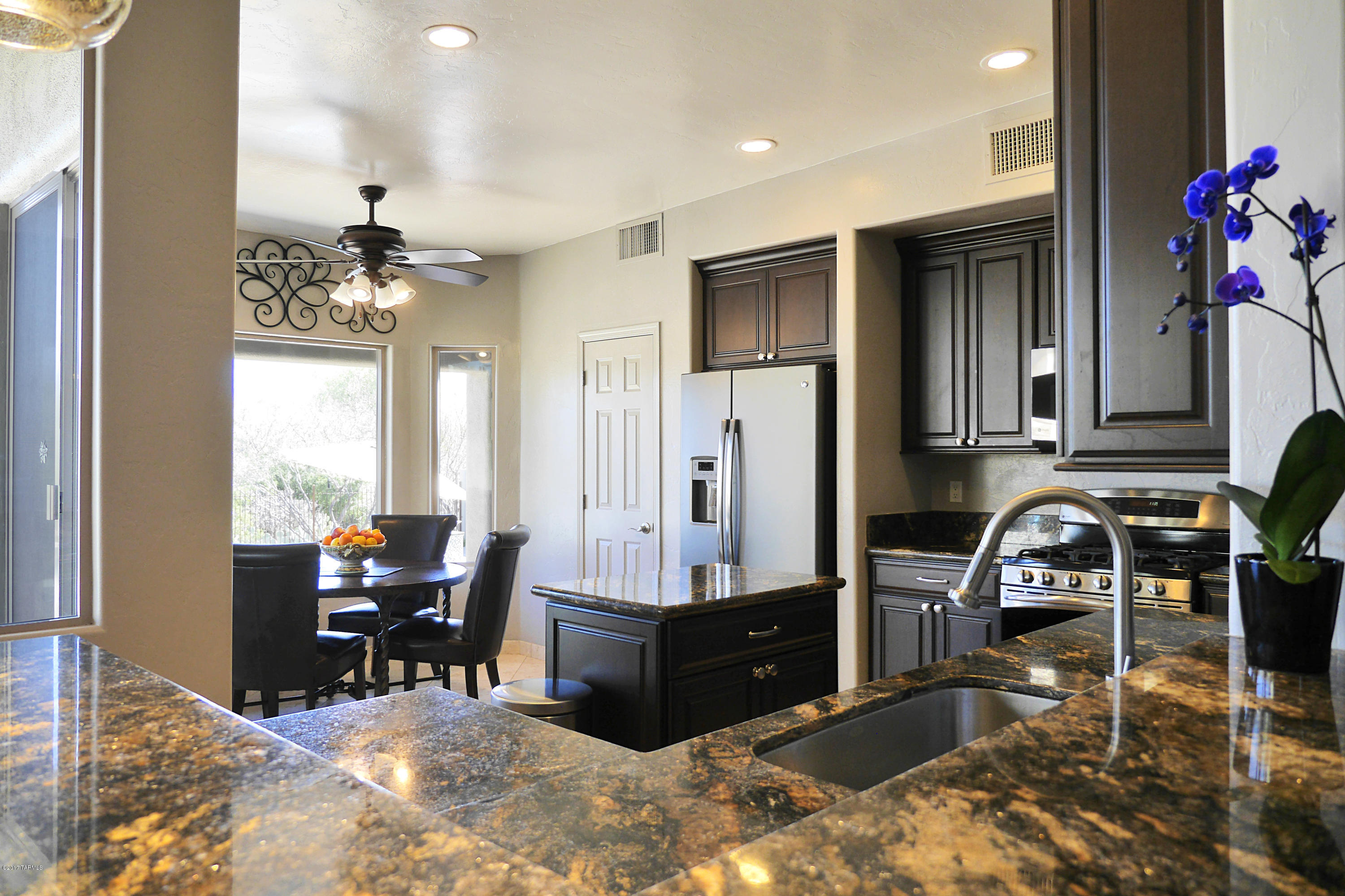 11586 Kelly Rae Place Tucson, AZ 85737 - Photo 7 of 31