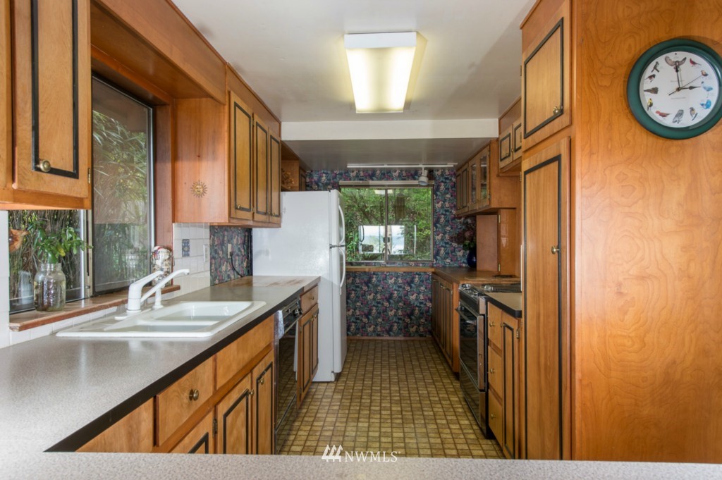 21236 Tramp Harbor Road Southwest Vashon, WA 98070 - Photo 8 of 24
