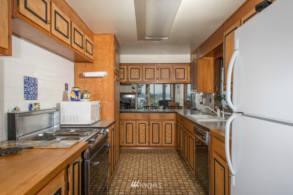 21236 Tramp Harbor Road Southwest Vashon, WA 98070 - Photo 9 of 24