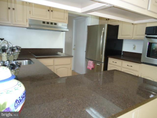 13204 Poplar Tree Road Fairfax, VA 22033 - Photo 22 of 30 Kitchen