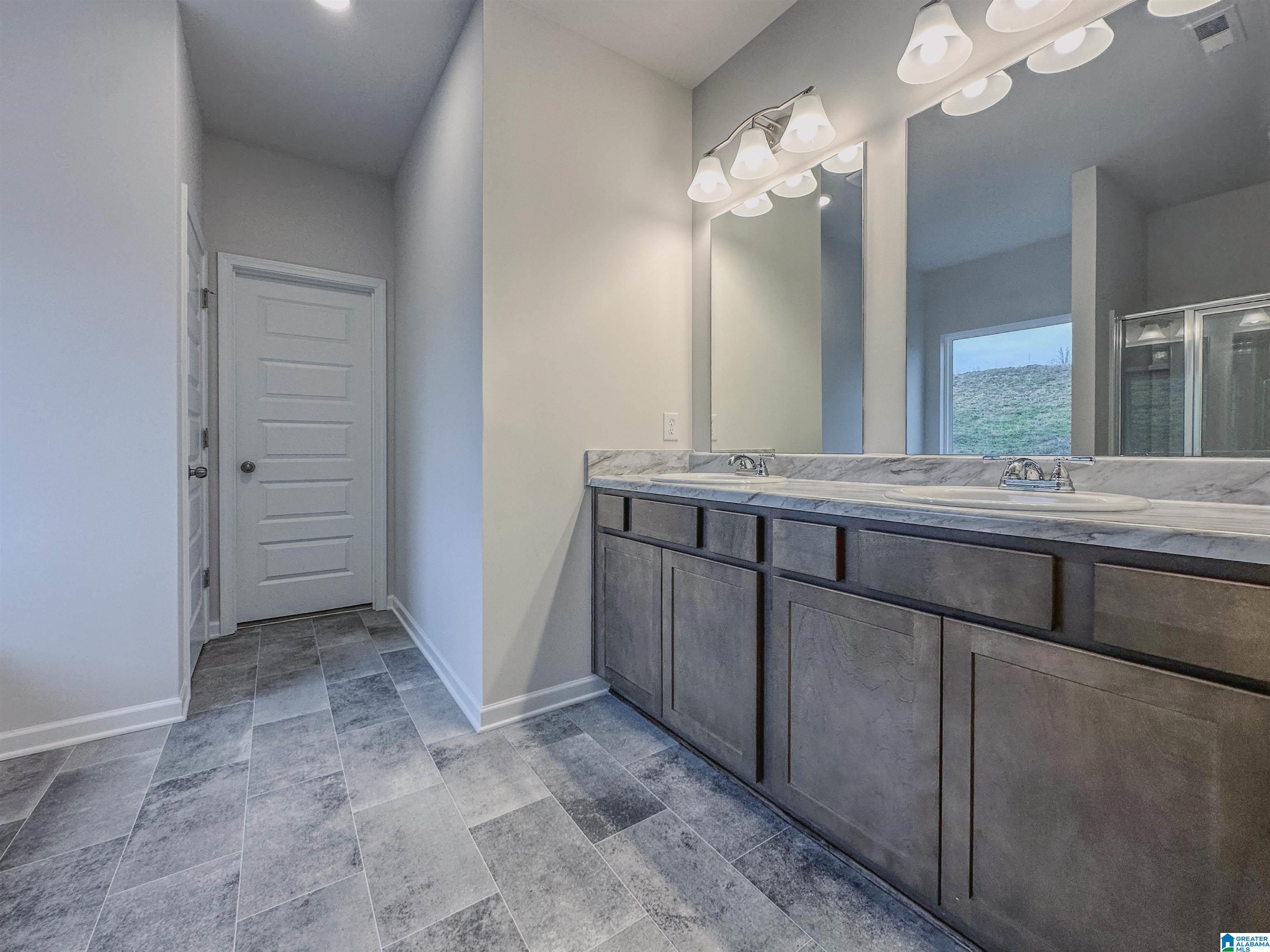 2037 Vly Run Leeds, AL 35094 - Photo 17 of 28