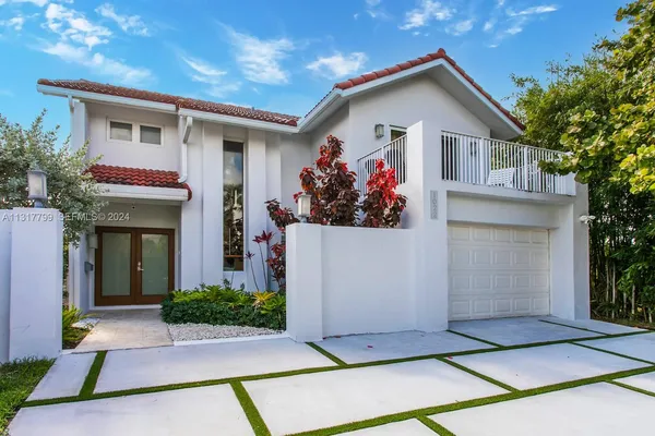 a front view of house with yard