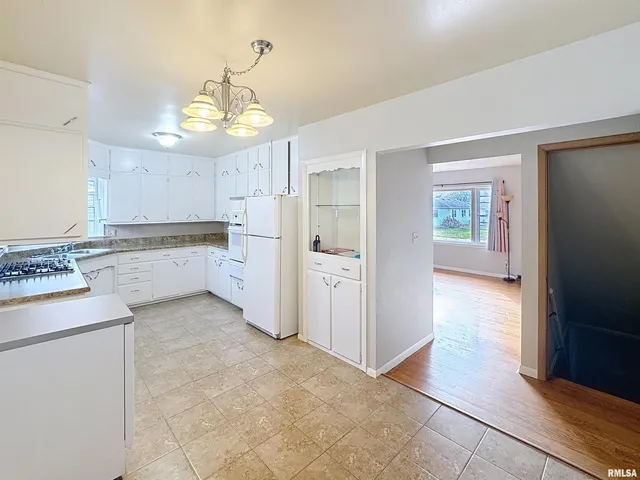 $169,900 | 3855 26th Avenue, Rock Island, IL 61201