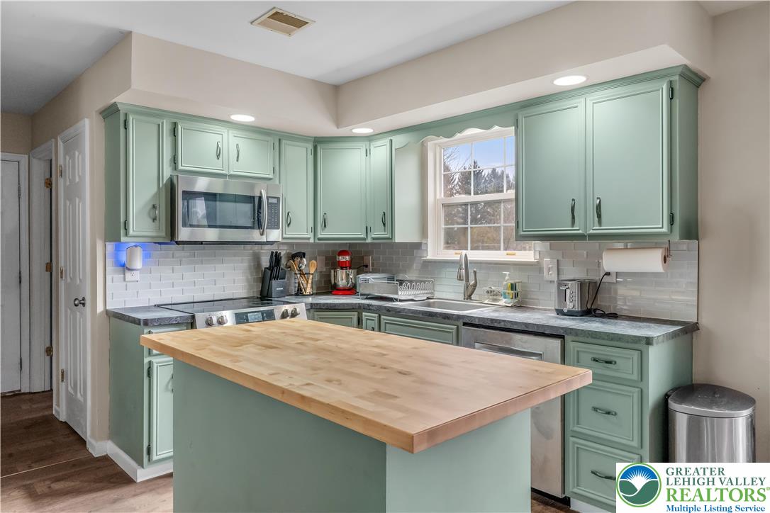 174 Cherry Hill Road Nazareth, PA 18064 - Photo 12 of 54