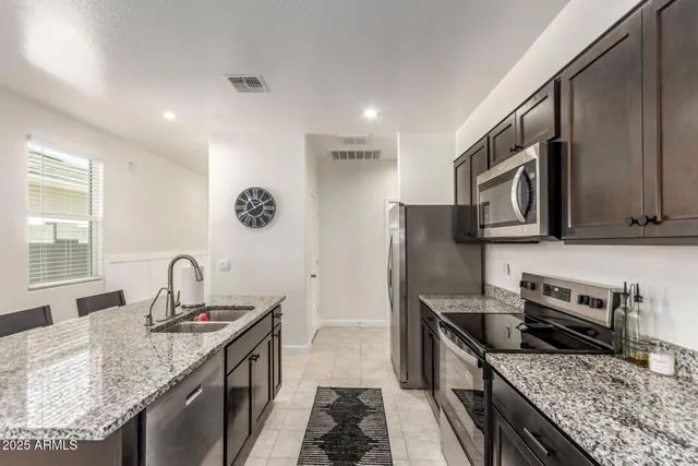 $2,250 | 2131 West Shelly Avenue, Apache Junction, AZ 85120