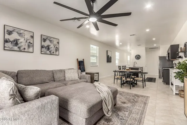 $2,250 | 2131 West Shelly Avenue, Apache Junction, AZ 85120