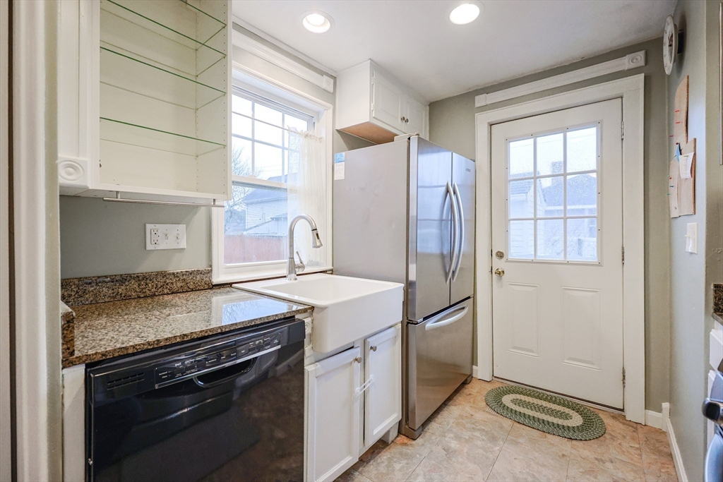 4 Roosevelt Street Wareham, MA 02571 - Photo 4 of 34