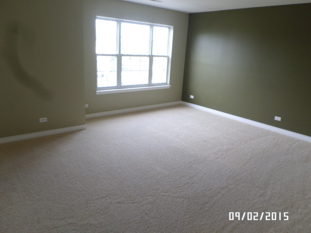 555 Willow Way Lindenhurst, IL 60046 - Photo 8 of 12 an empty room with a window