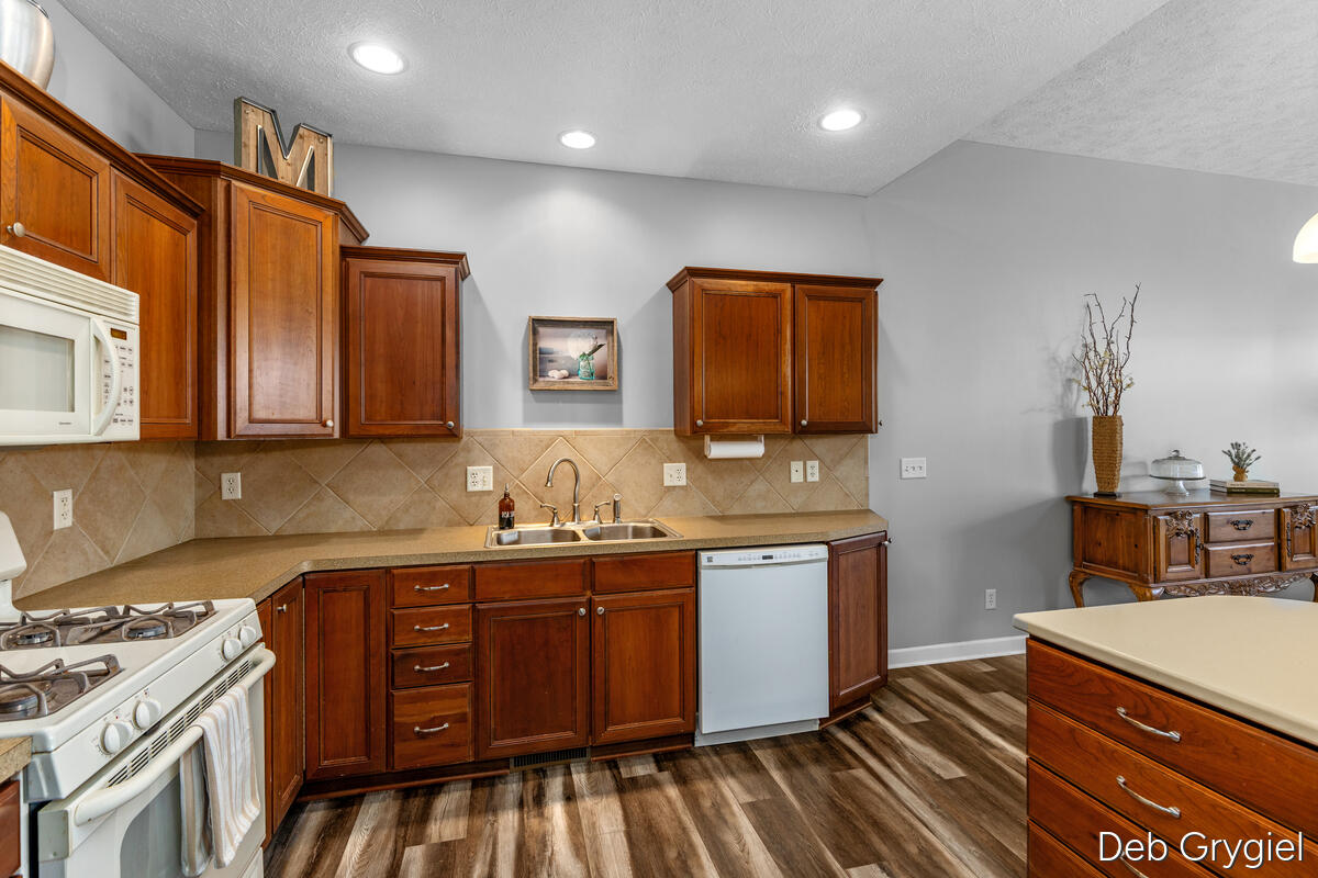 8308 Ridgestone Drive Southwest Byron Center, MI 49315 - Photo 4 of 30 8308-Ridgestone_017