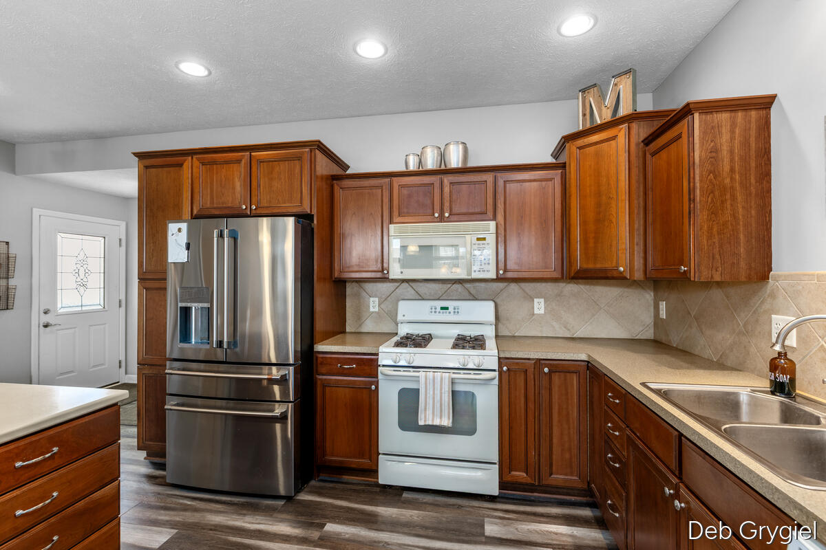 8308 Ridgestone Drive Southwest Byron Center, MI 49315 - Photo 5 of 30 8308-Ridgestone_016