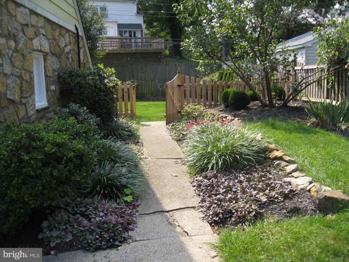 6 Braxton Road Rosemont, PA 19010 - Photo 20 of 22 Side Yard