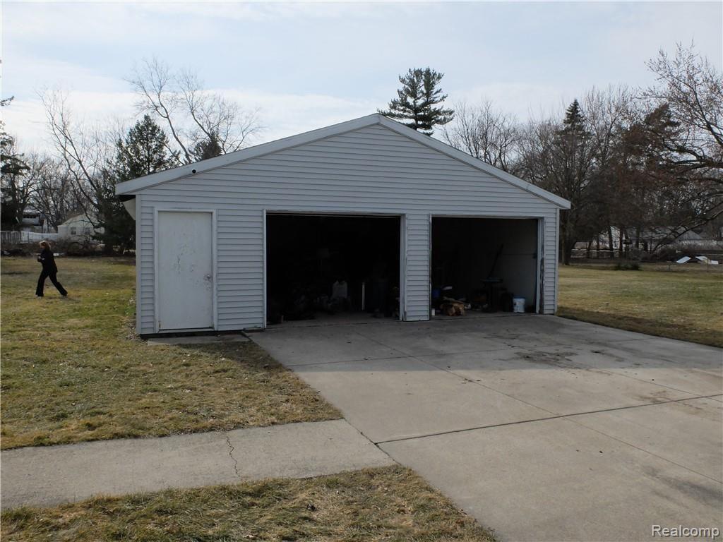 2265 Dexter Road Auburn Hills, MI 48326 - Photo 3 of 17