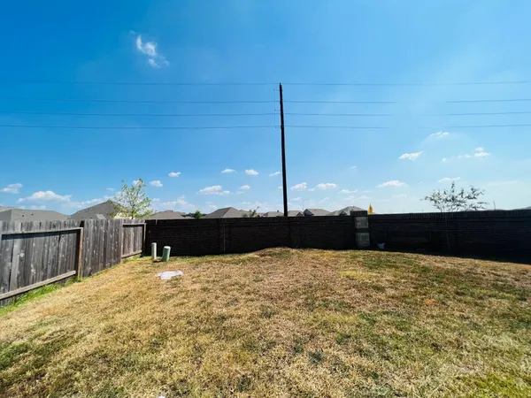 $2,000 | 3335 Paddock Landing Street, Richmond, TX 77406