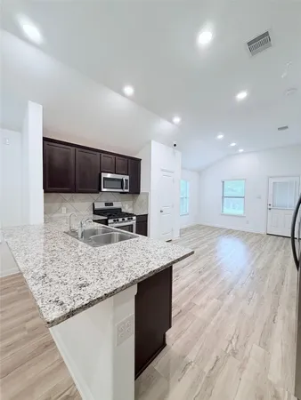 $2,000 | 3335 Paddock Landing Street, Richmond, TX 77406