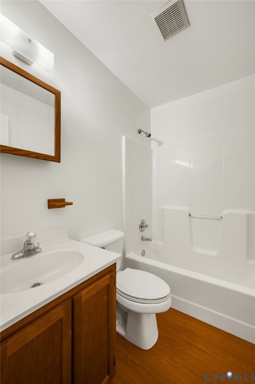20739 Beaver Dam Road Beaverdam, VA 23015 - Photo 14 of 39 Hall bath with shower and tub.