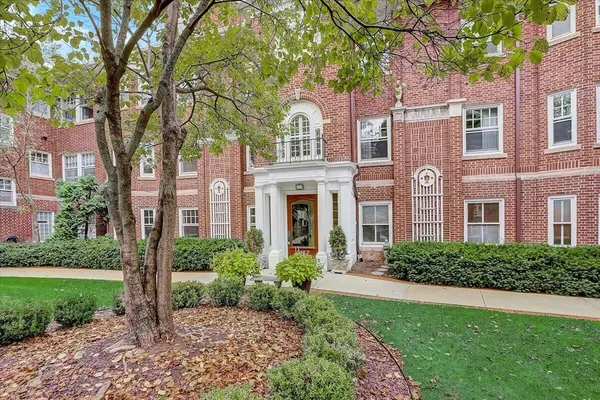 $379,000 | 3127 North Marietta Avenue, Unit 5, Milwaukee, WI 53211