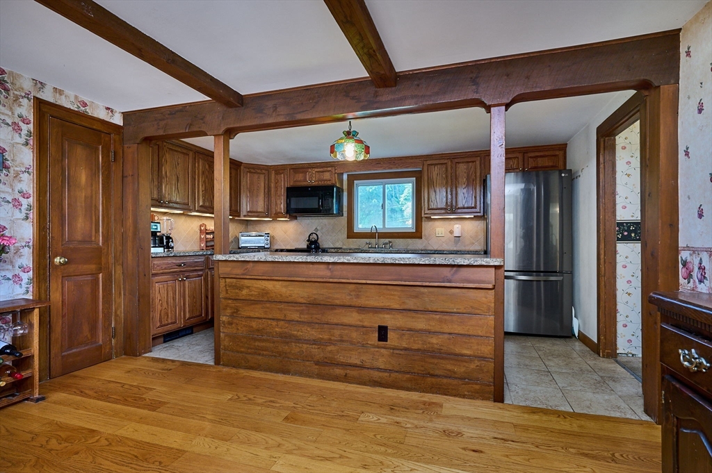 666 Montgomery Road Westfield, MA 01085 - Photo 10 of 42