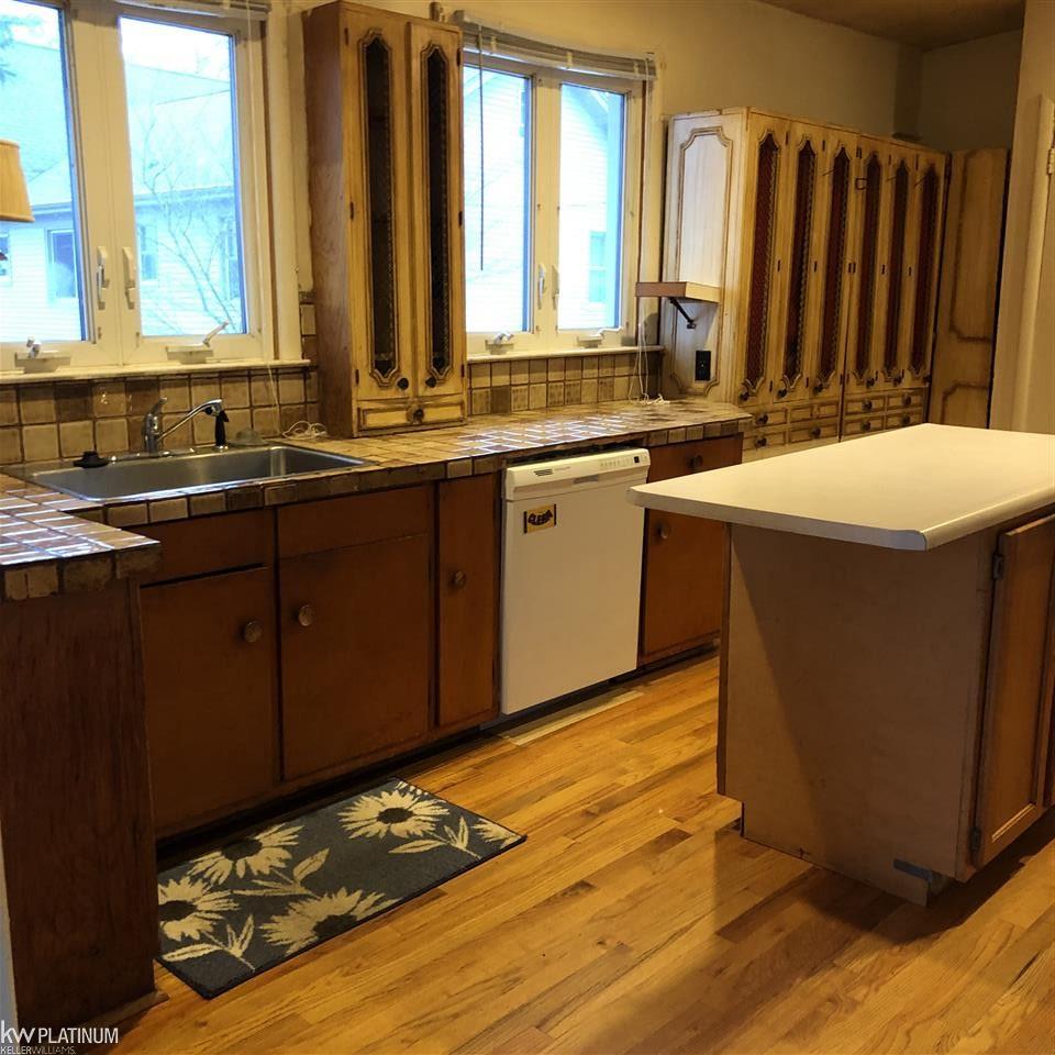 3311 Riverside Drive Port Huron, MI 48060 - Photo 8 of 19 50032255-7.JPG