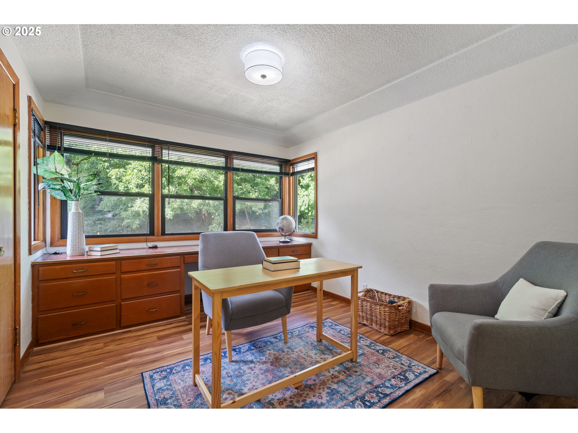 402 Skelton Road Stevenson, WA 98648 - Photo 24 of 48 a living room with furniture a large window and a potted plant
