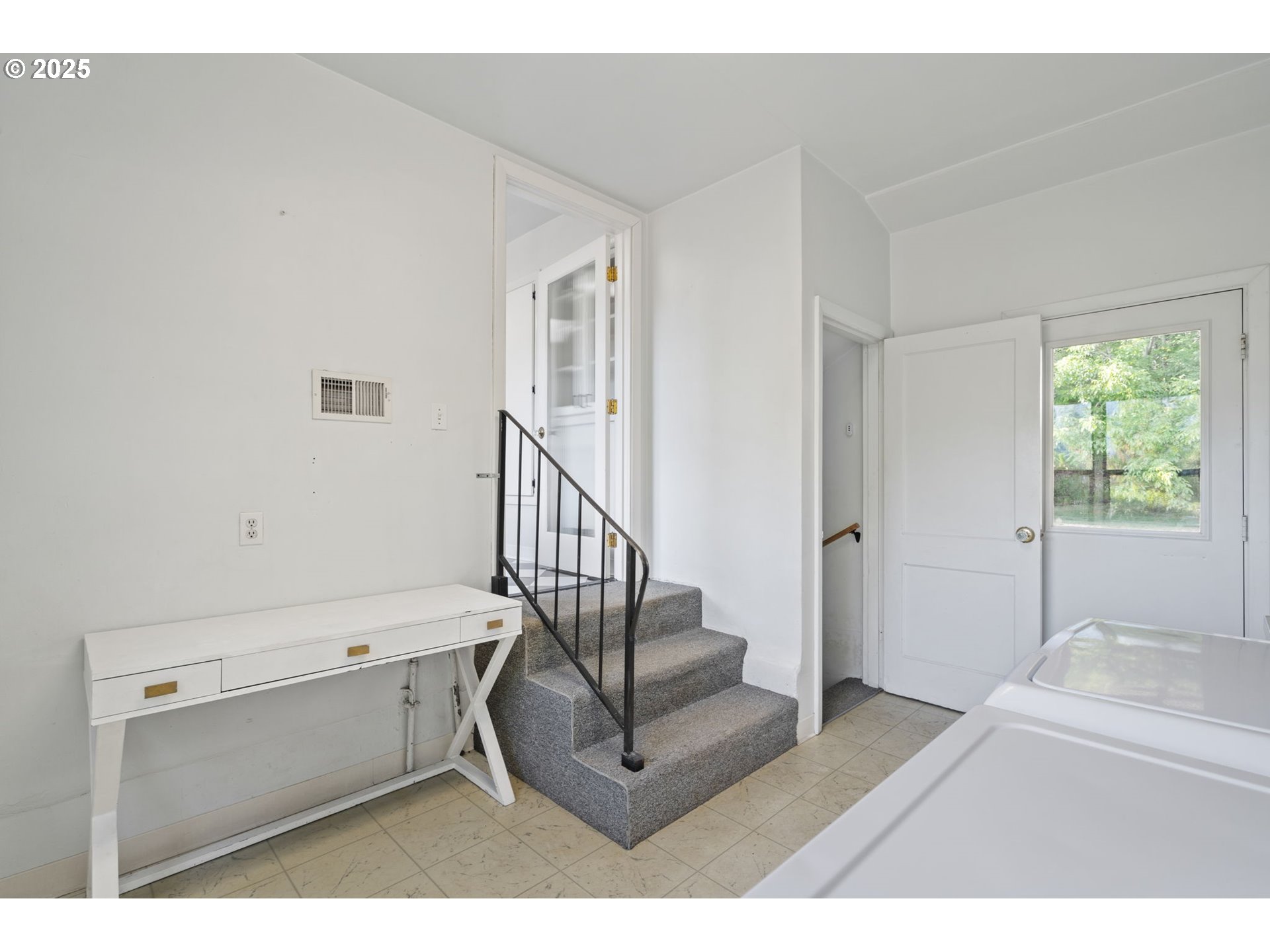 402 Skelton Road Stevenson, WA 98648 - Photo 26 of 48 a living room with furniture and a window