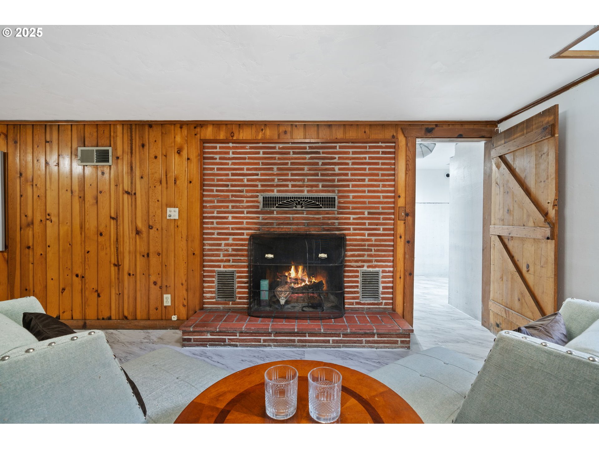 402 Skelton Road Stevenson, WA 98648 - Photo 28 of 48 a view of living room