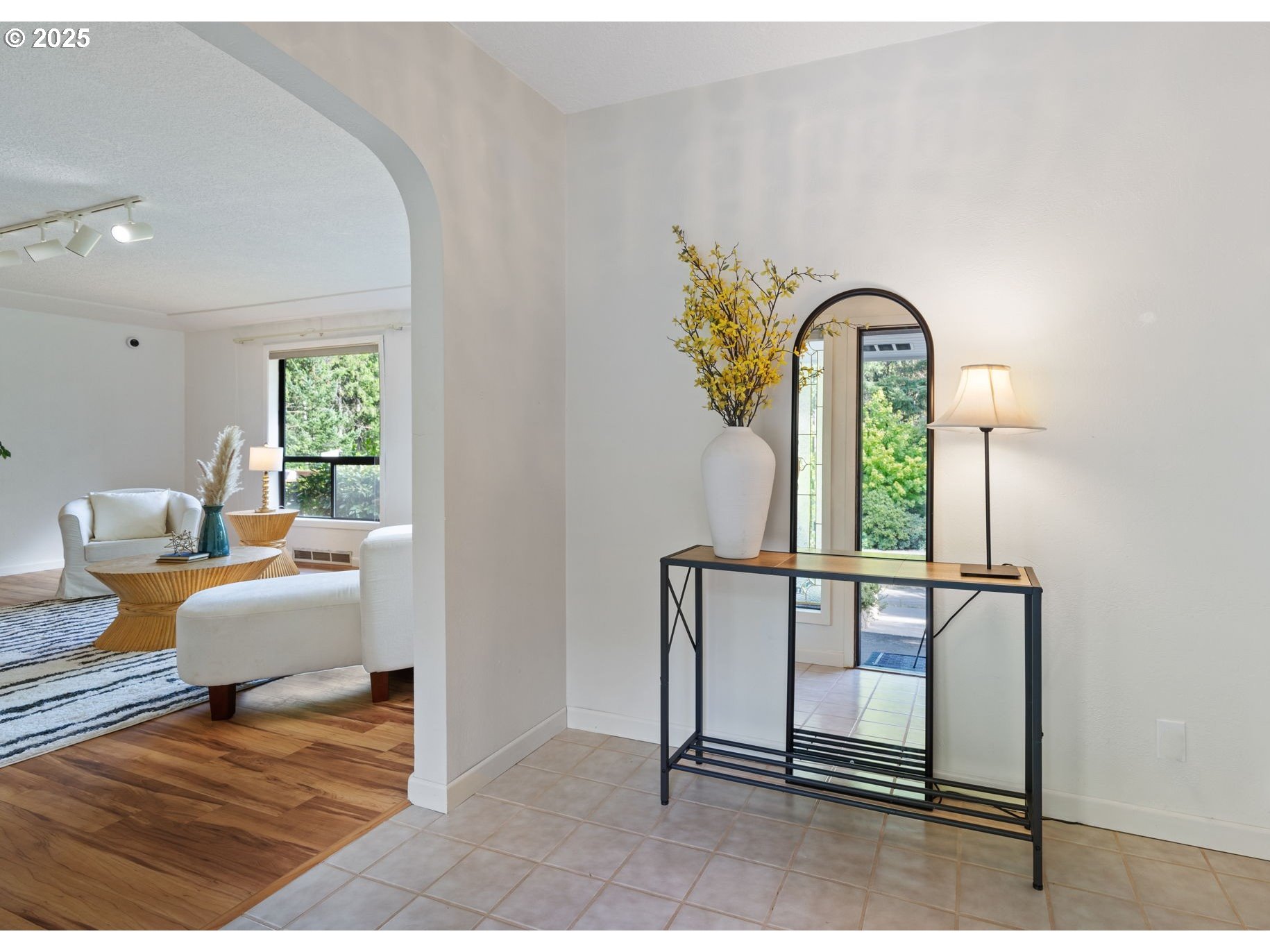 402 Skelton Road Stevenson, WA 98648 - Photo 4 of 48 a view of living room filled with furniture