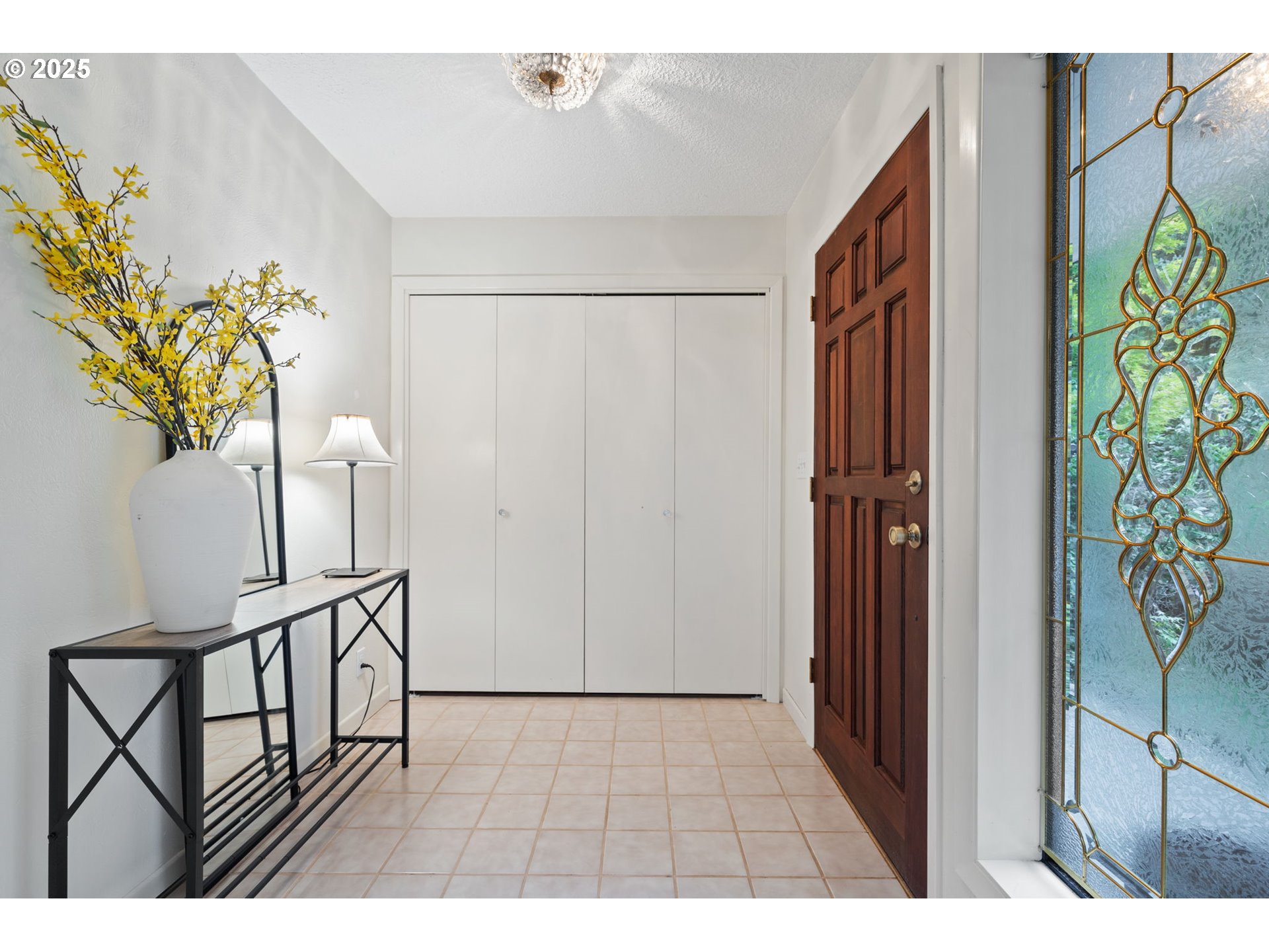 402 Skelton Road Stevenson, WA 98648 - Photo 5 of 48 a view of entryway with wooden floor