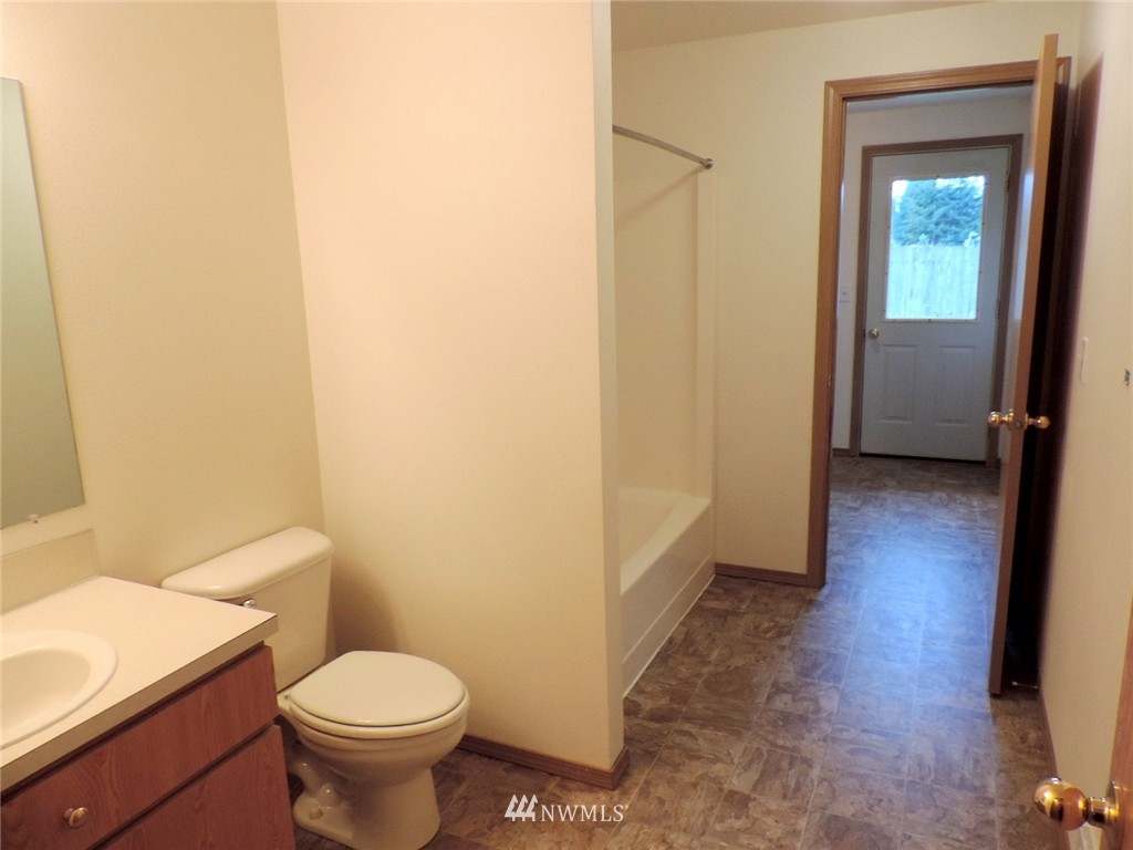 9848 180th Way Southwest Rochester, WA 98579 - Photo 10 of 16