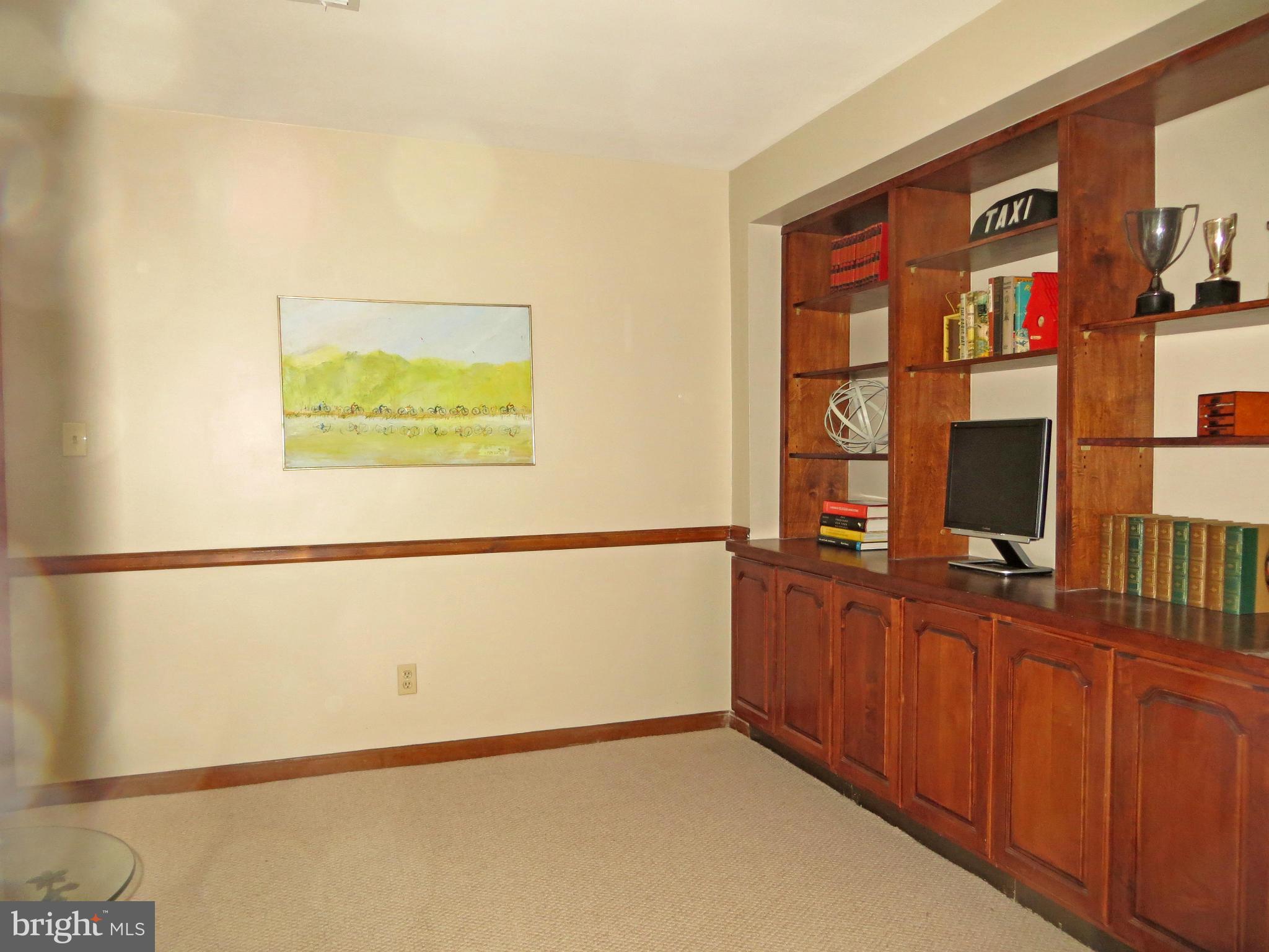 3000 Russell Road Alexandria, VA 22305 - Photo 13 of 21 Lower level with built-ins