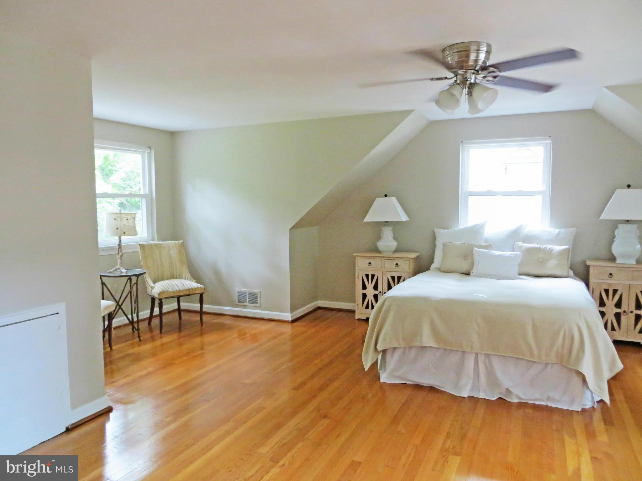 3000 Russell Road Alexandria, VA 22305 - Photo 6 of 21 Master Bedroom with sitting area!