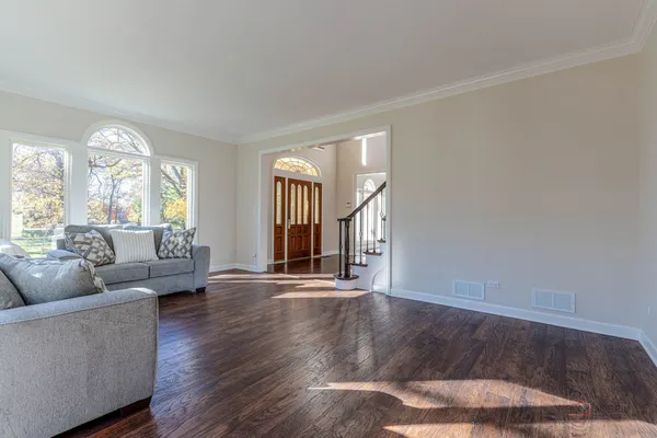 $1,089,000 | 12 Riderwood Road, North Barrington, IL 60010