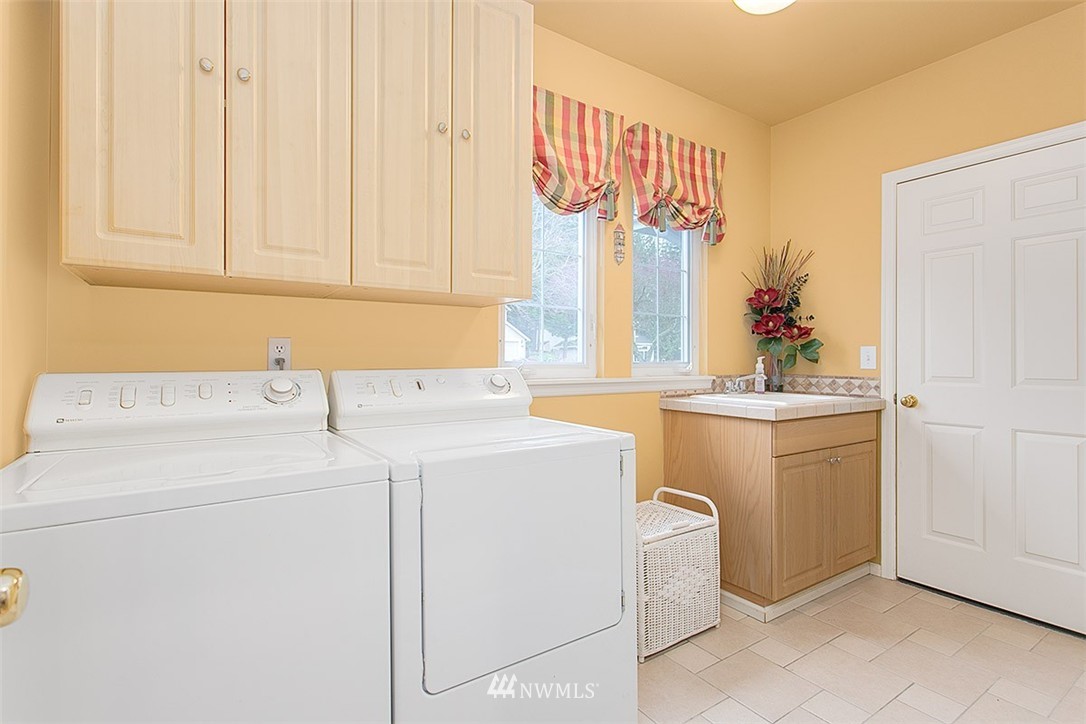 20402 28th Avenue Southeast Bothell, WA 98021 - Photo 5 of 25