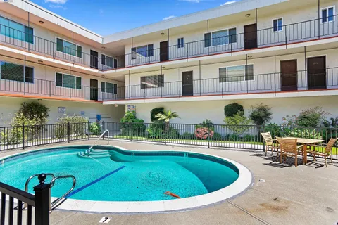 $599,000 | 2133 Santa Clara Avenue, Unit 214, Alameda, CA 94501