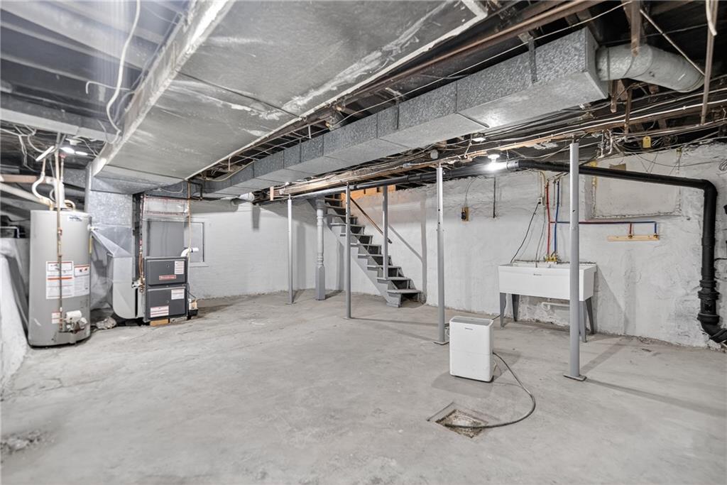 1331 Pritchard Street Pittsburgh, PA 15204 - Photo 32 of 49 a view of a room with gym equipment