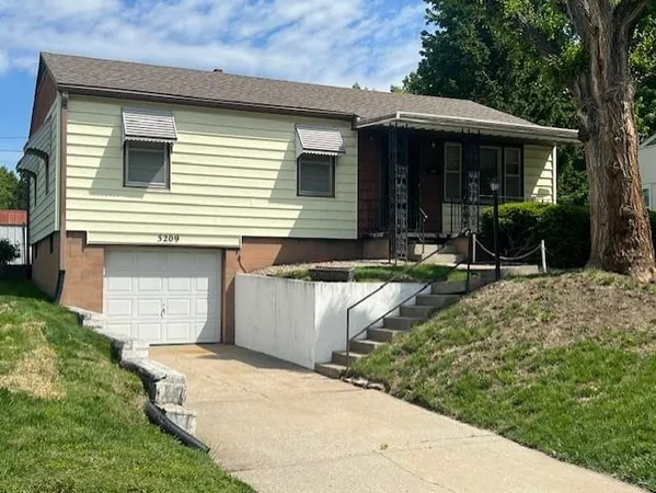 3209 Mark Twain Drive, St. Joseph, MO 64501