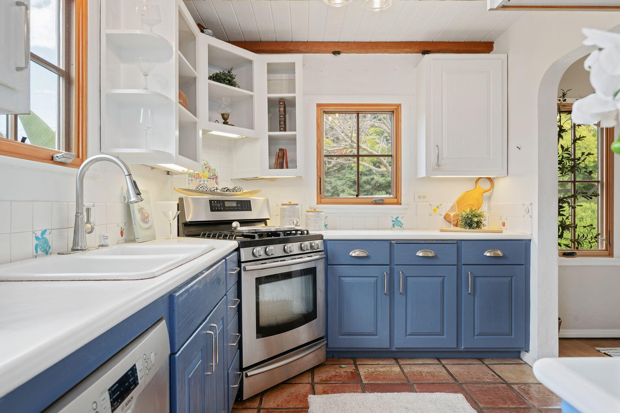 1425 Robbins Street Santa Barbara, CA 93101 - Photo 11 of 25 11 - Kitchen