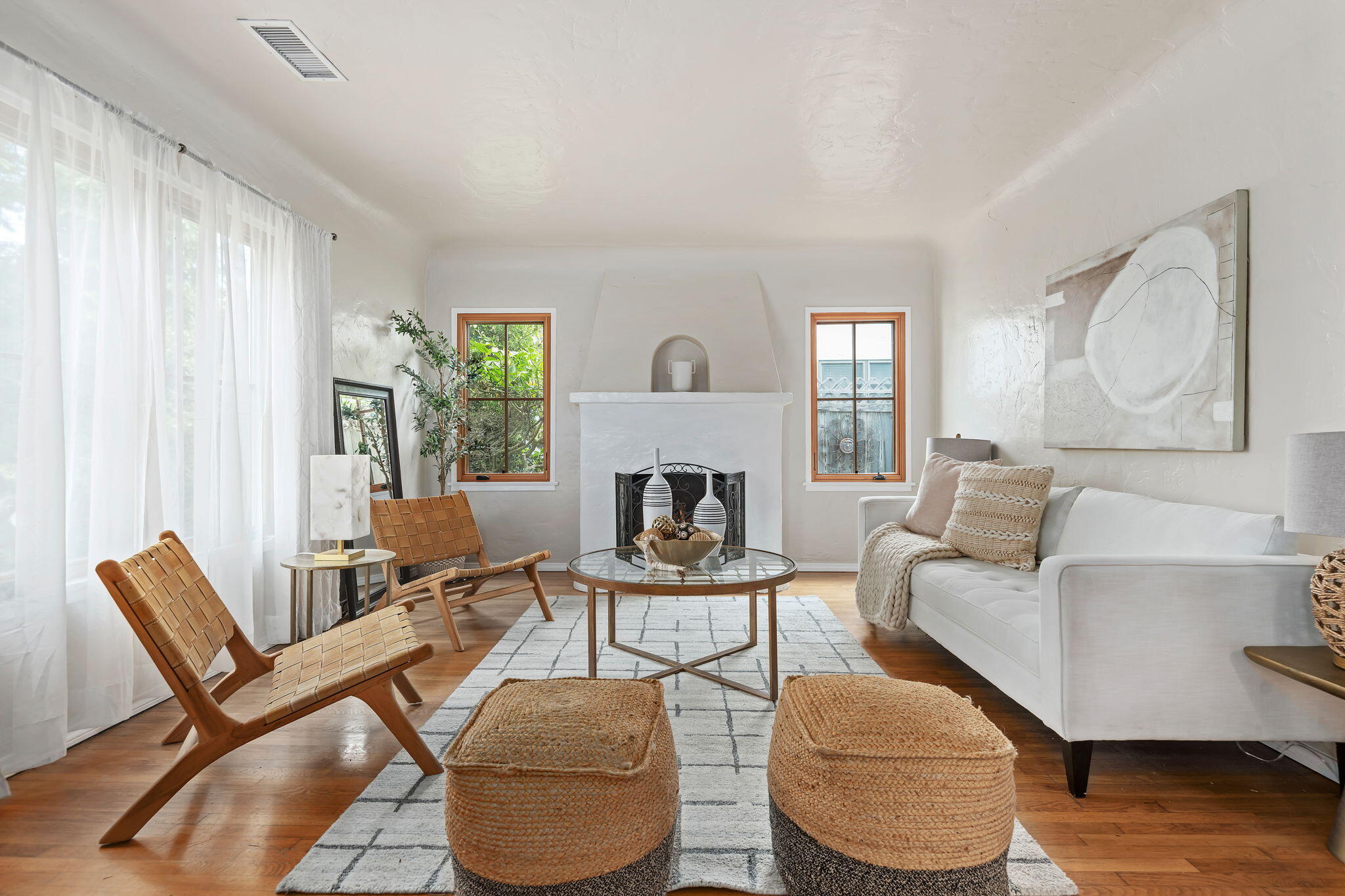 1425 Robbins Street Santa Barbara, CA 93101 - Photo 3 of 25 03 - Living Room