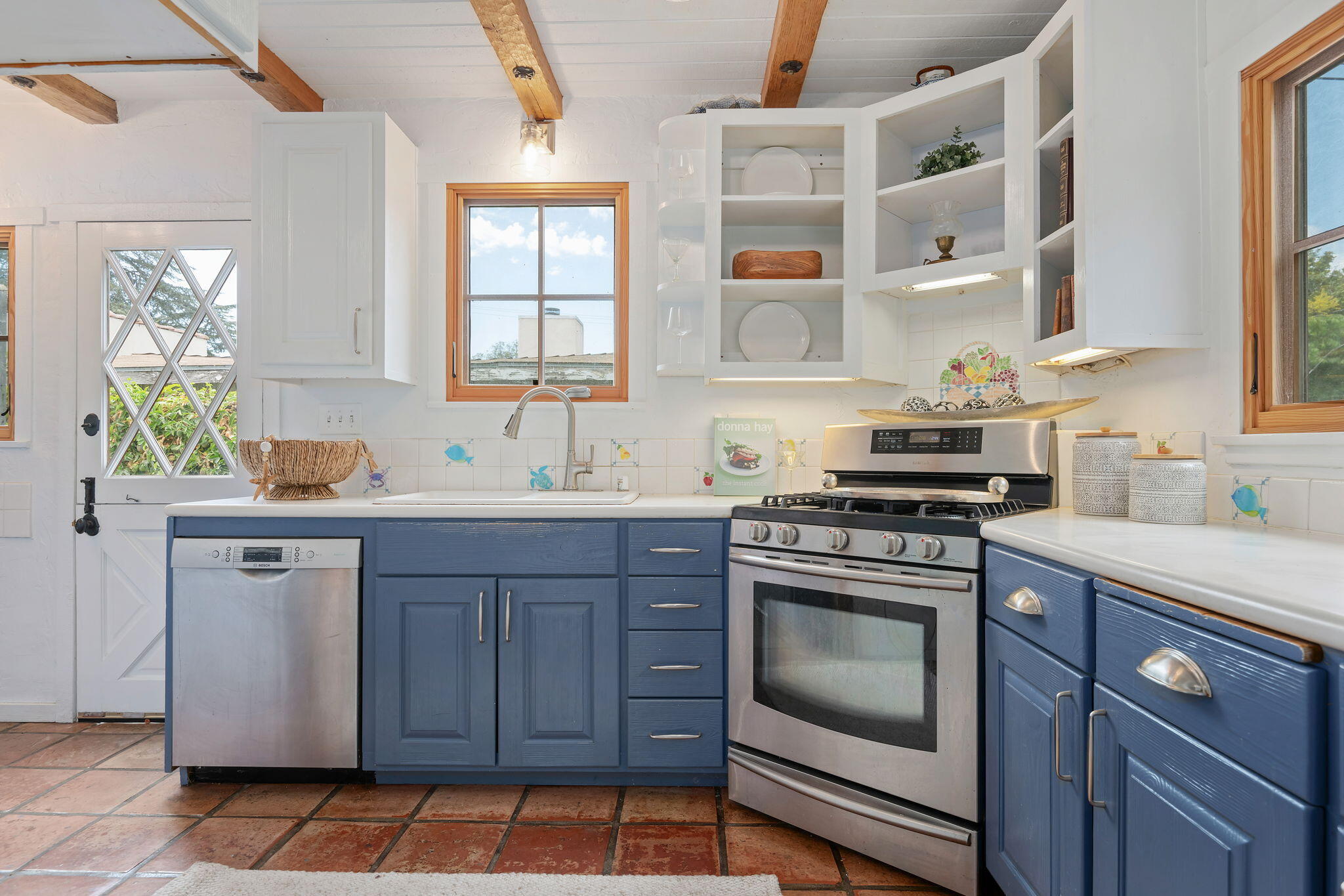 1425 Robbins Street Santa Barbara, CA 93101 - Photo 10 of 25 10 - Kitchen
