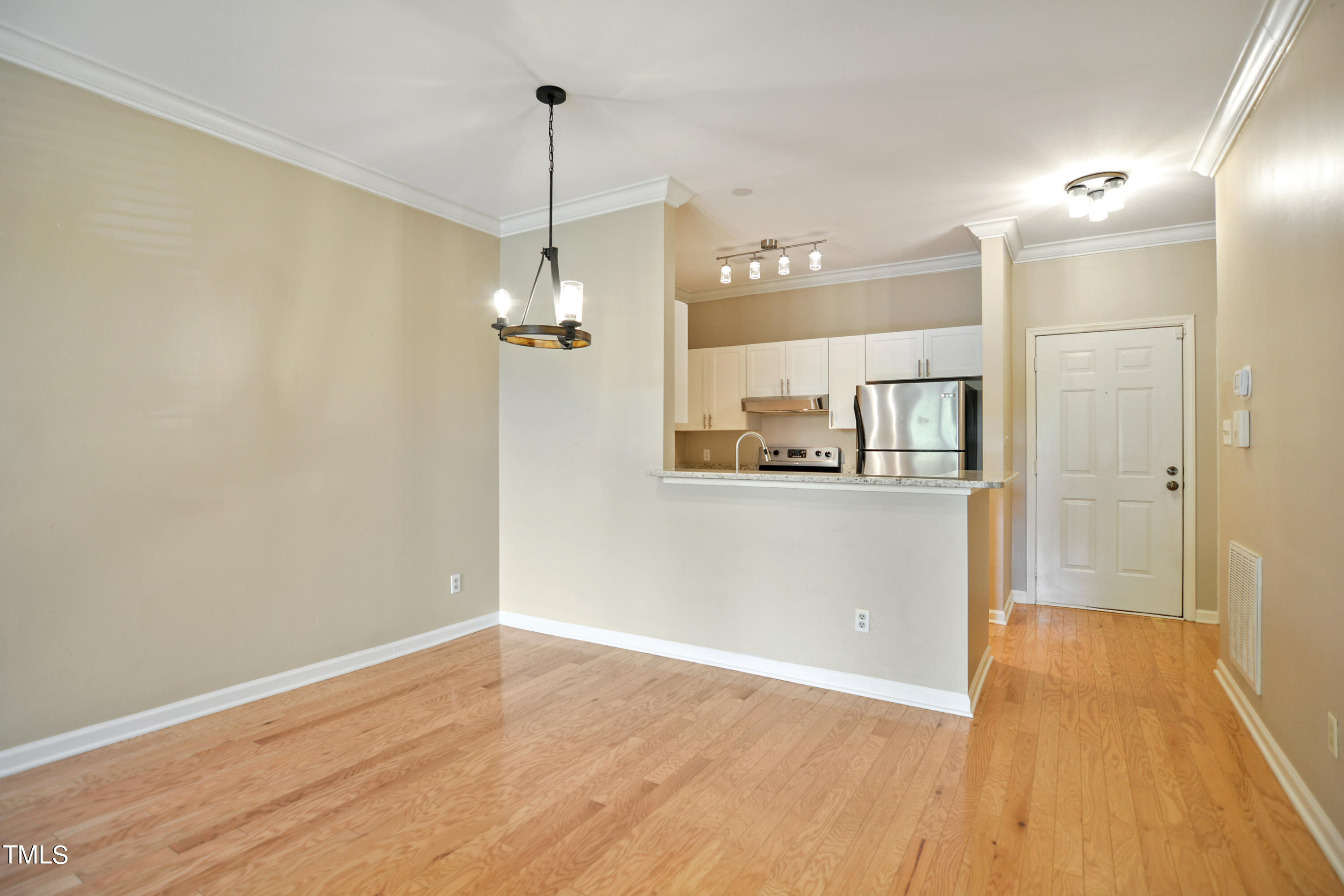 1050 Washington Street, Unit 102 Raleigh, NC 27605 - Photo 4 of 16 06