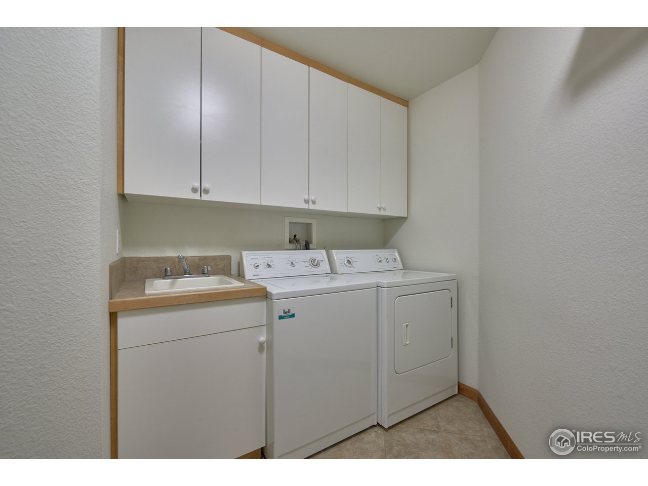 1580 Ridge Road Nederland, CO 80466 - Photo 28 of 31 Downstairs Laundry Room/Mud Room