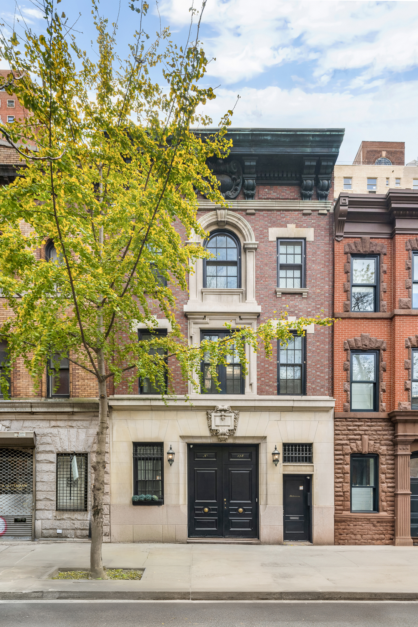 178 East 73rd Street Manhattan, NY 10021 - Photo 1 of 16 front view of a building