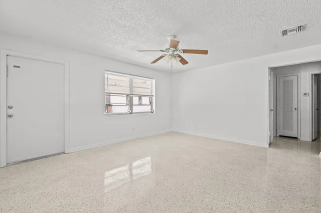 $2,000 | 211 Sunrise Avenue, Unit 5, Lantana, FL 33462