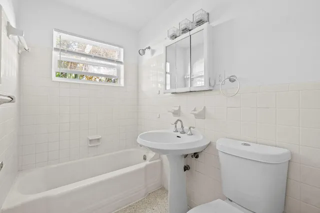 $2,000 | 211 Sunrise Avenue, Unit 5, Lantana, FL 33462