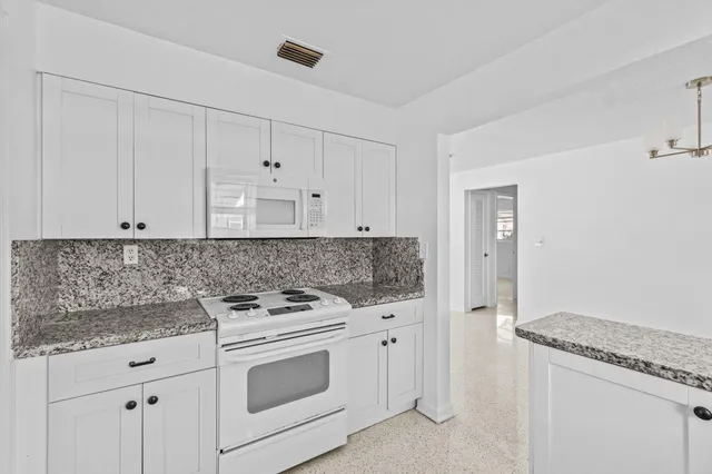 $2,000 | 211 Sunrise Avenue, Unit 5, Lantana, FL 33462