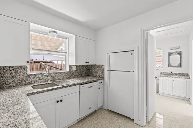 $2,000 | 211 Sunrise Avenue, Unit 5, Lantana, FL 33462