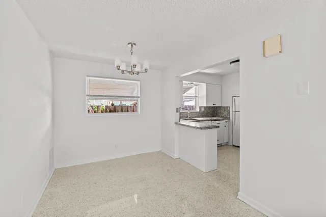 $2,000 | 211 Sunrise Avenue, Unit 5, Lantana, FL 33462