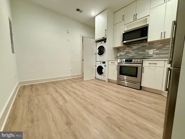 $2,250 | 256 15th Street Southeast, Unit 3, Washington, DC 20003