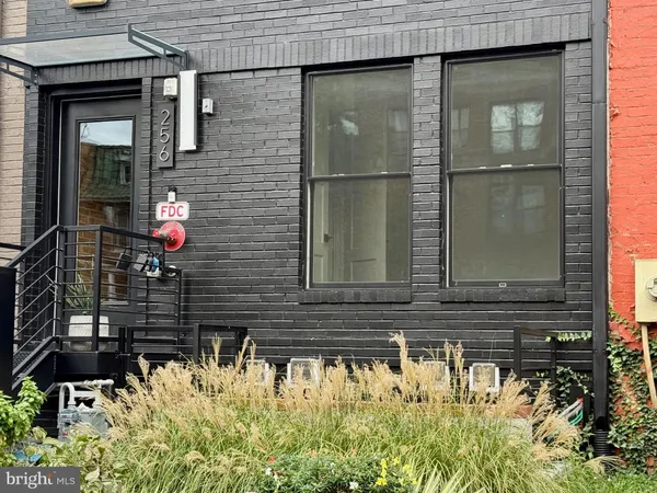 $2,250 | 256 15th Street Southeast, Unit 3, Washington, DC 20003